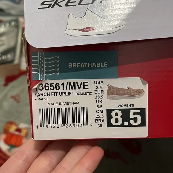 BRAND NEW SKETCHERS PINK FLORAL SLIP ON SIZE 8.5 - Picture 5 of 5